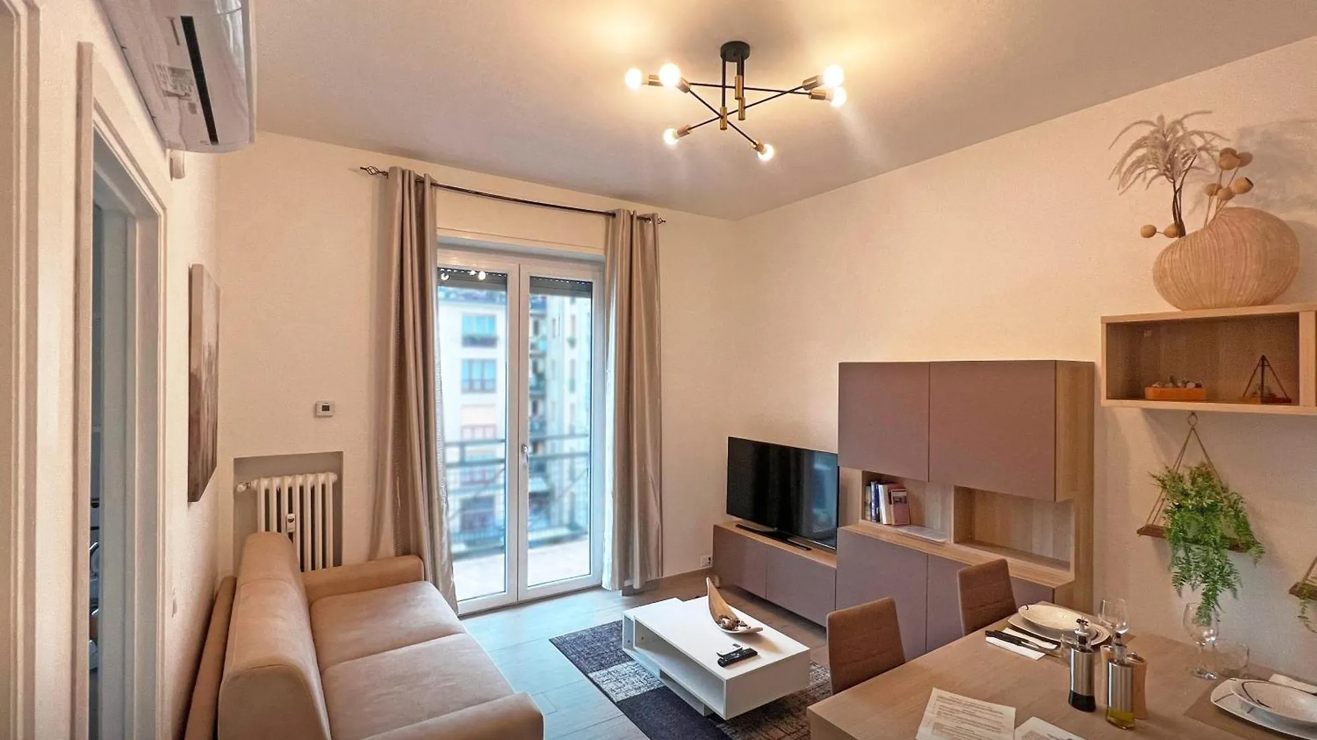 The Lake-Side Corner Apartment Côme